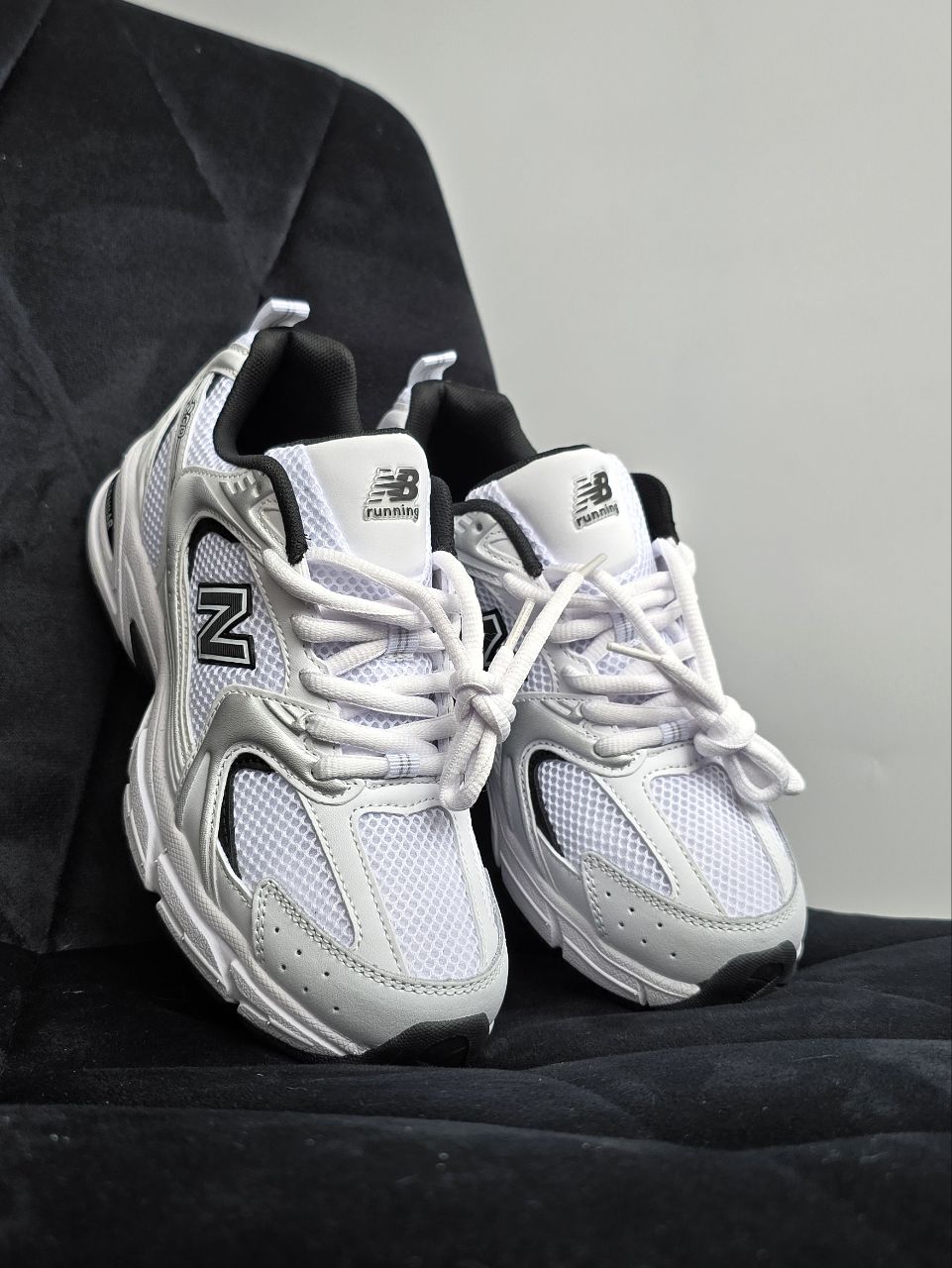 New Balance 530 • White Black • — головне фото товару