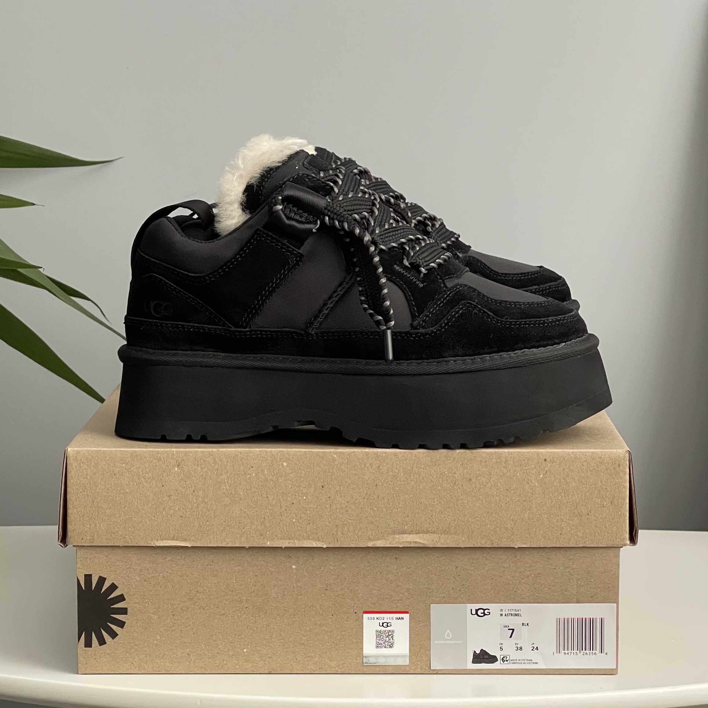 UGG Astromel Black FUR
