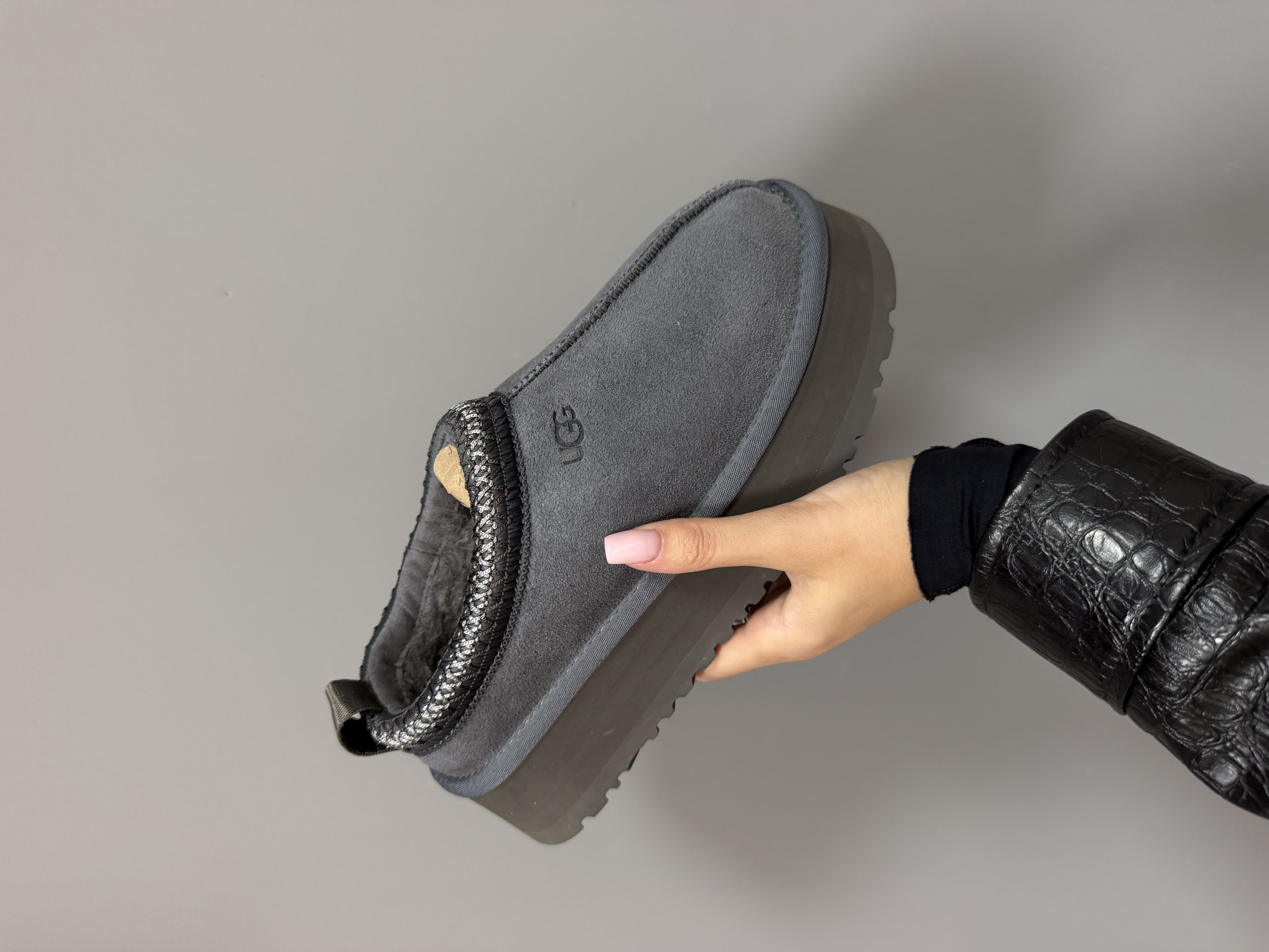 UGG TAZZ | OBSIDIAN GREY premium