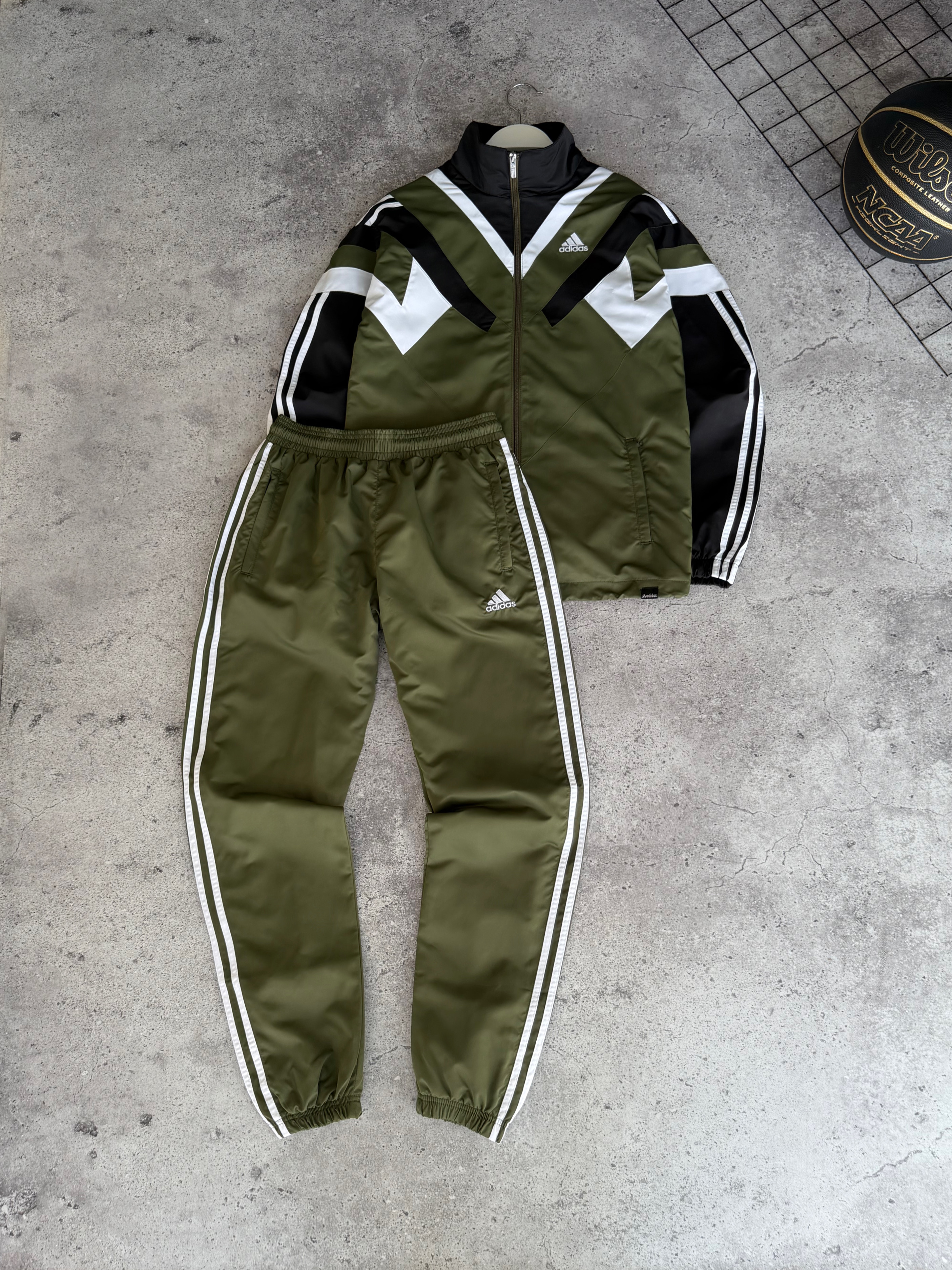 Костюм Adidas — головне фото товару