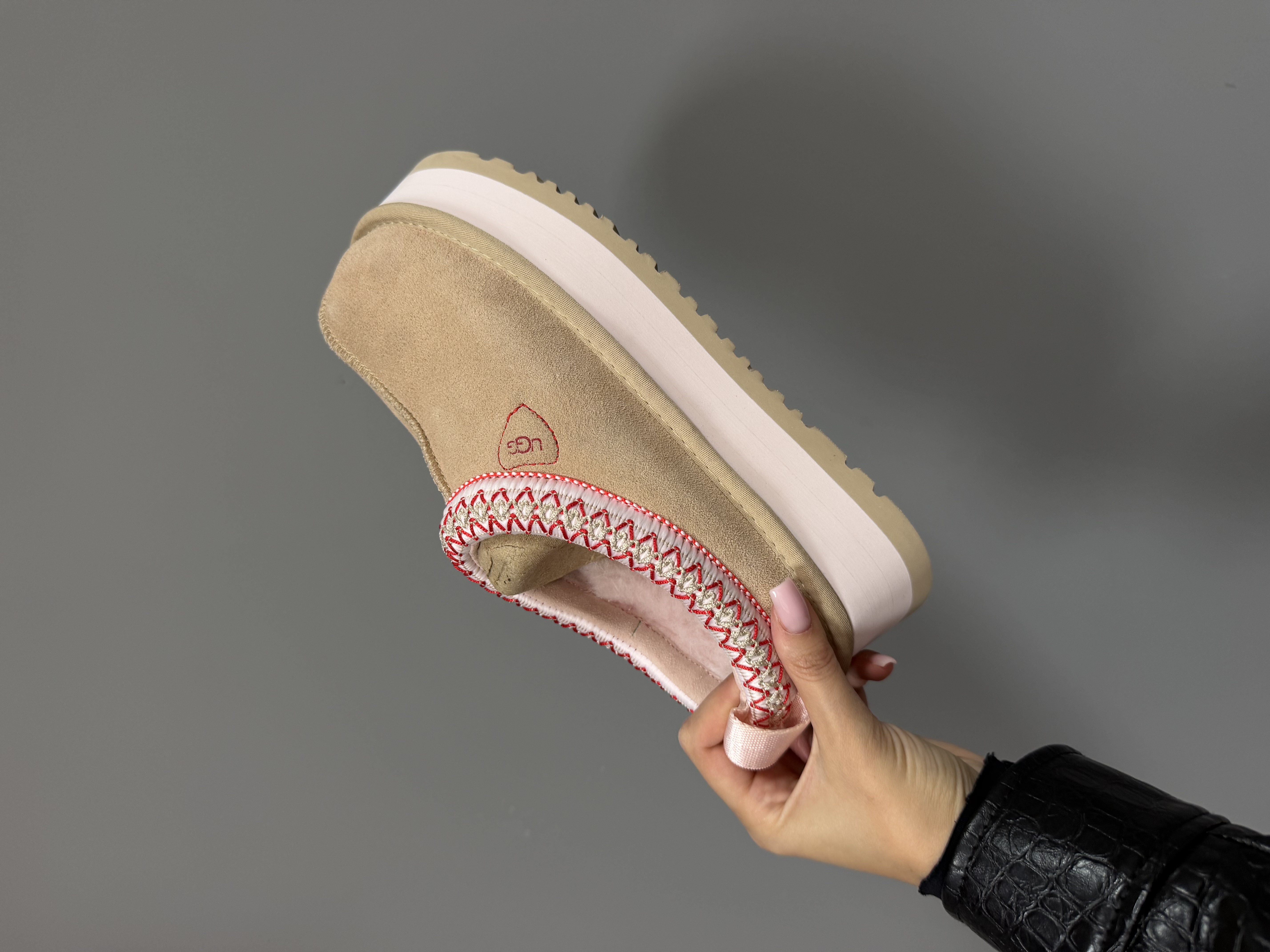 UGG TAZZ | LOVE ‘26 premium