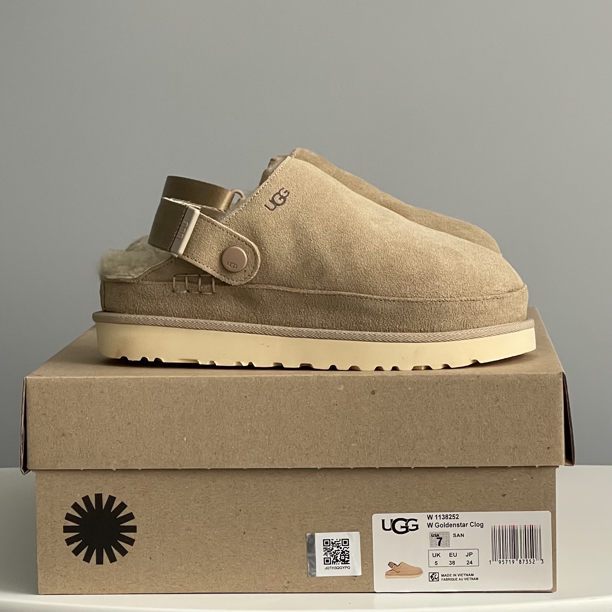 UGG Goldenstar Clog Sand