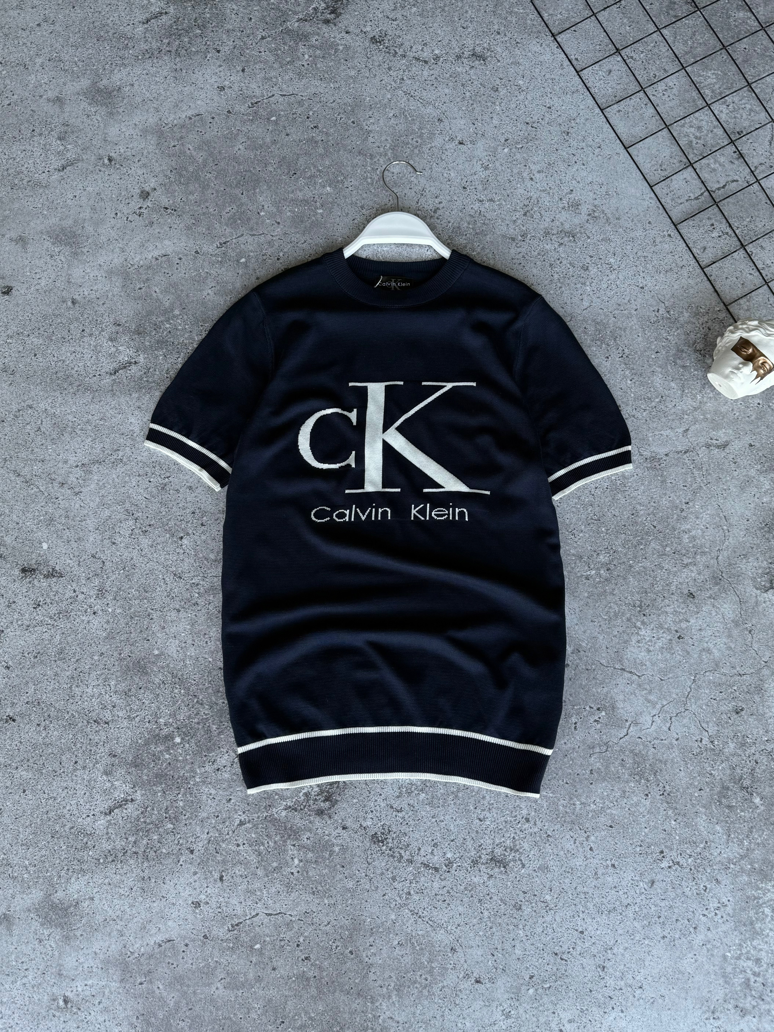 Футболка Calvin Klein — головне фото товару