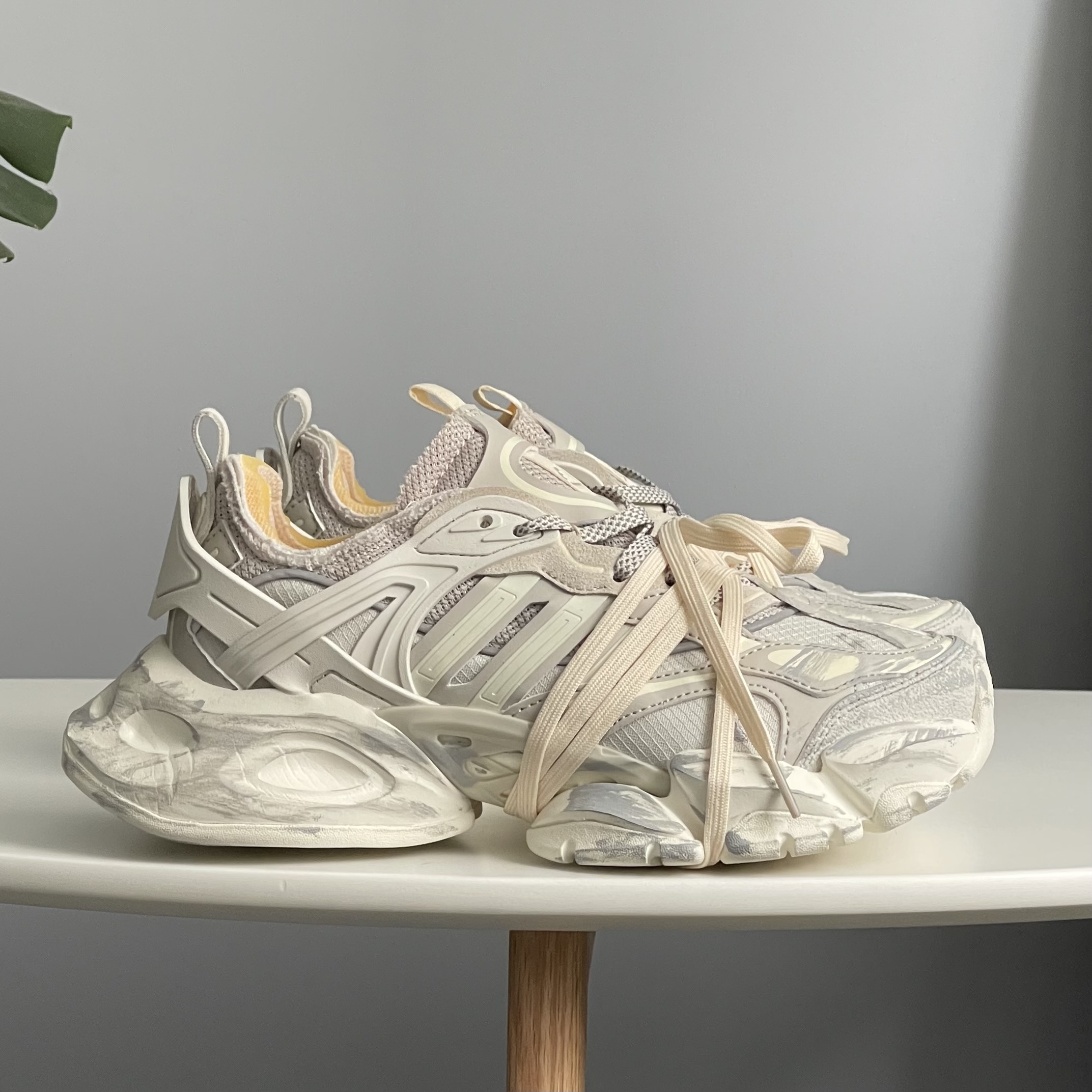 Adidas XLG Runner Deluxe Wonder Beige
