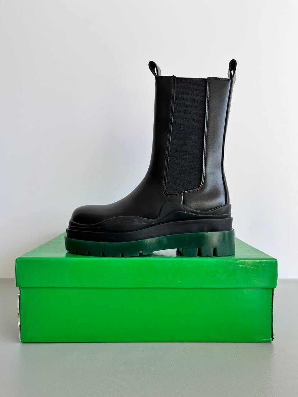 UGG LOT: 878 S