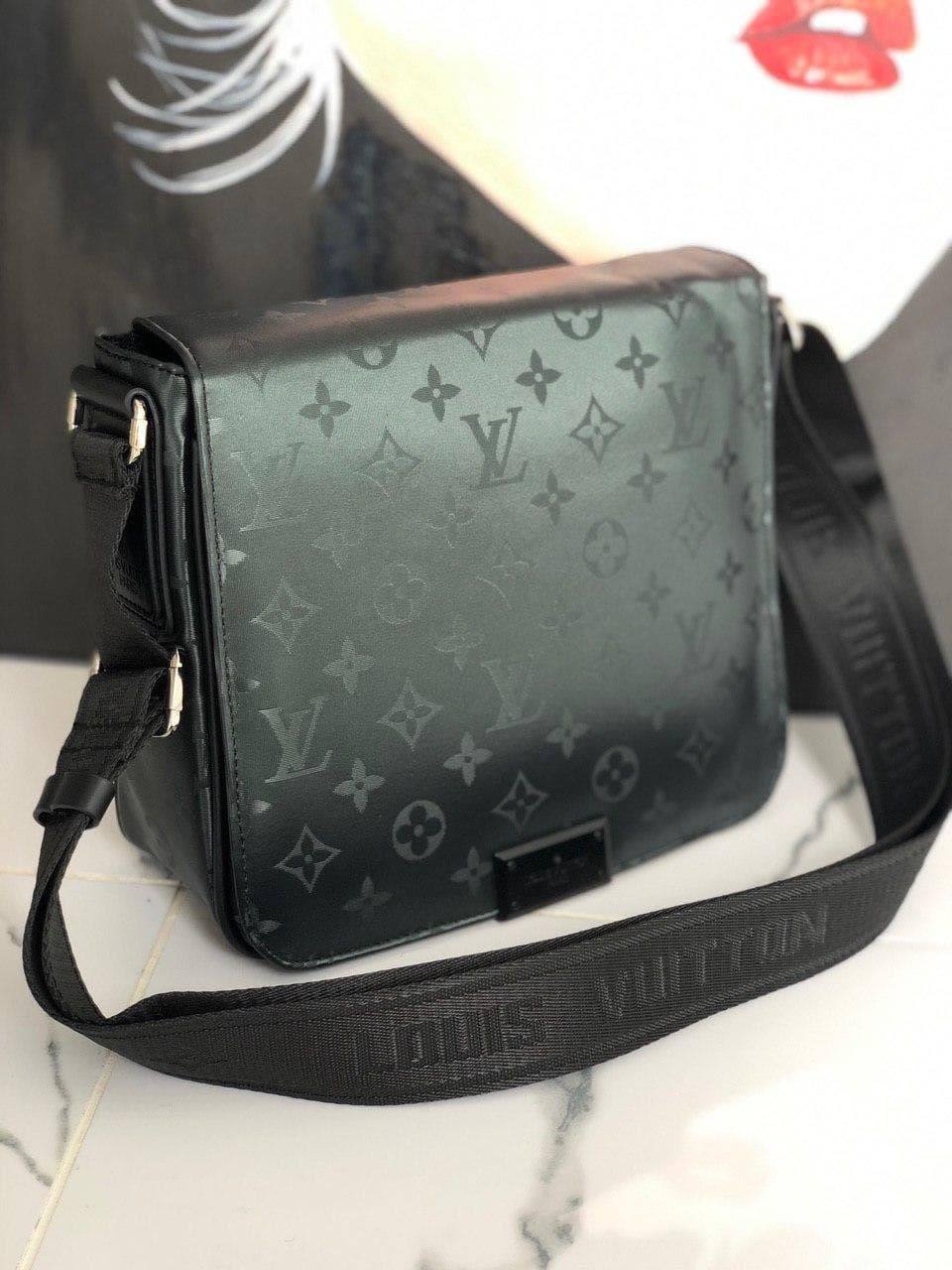 Сумка Louis Vuitton мужская металлическая универсальная и актуальная с плечевым ремнем на молнии сумочка