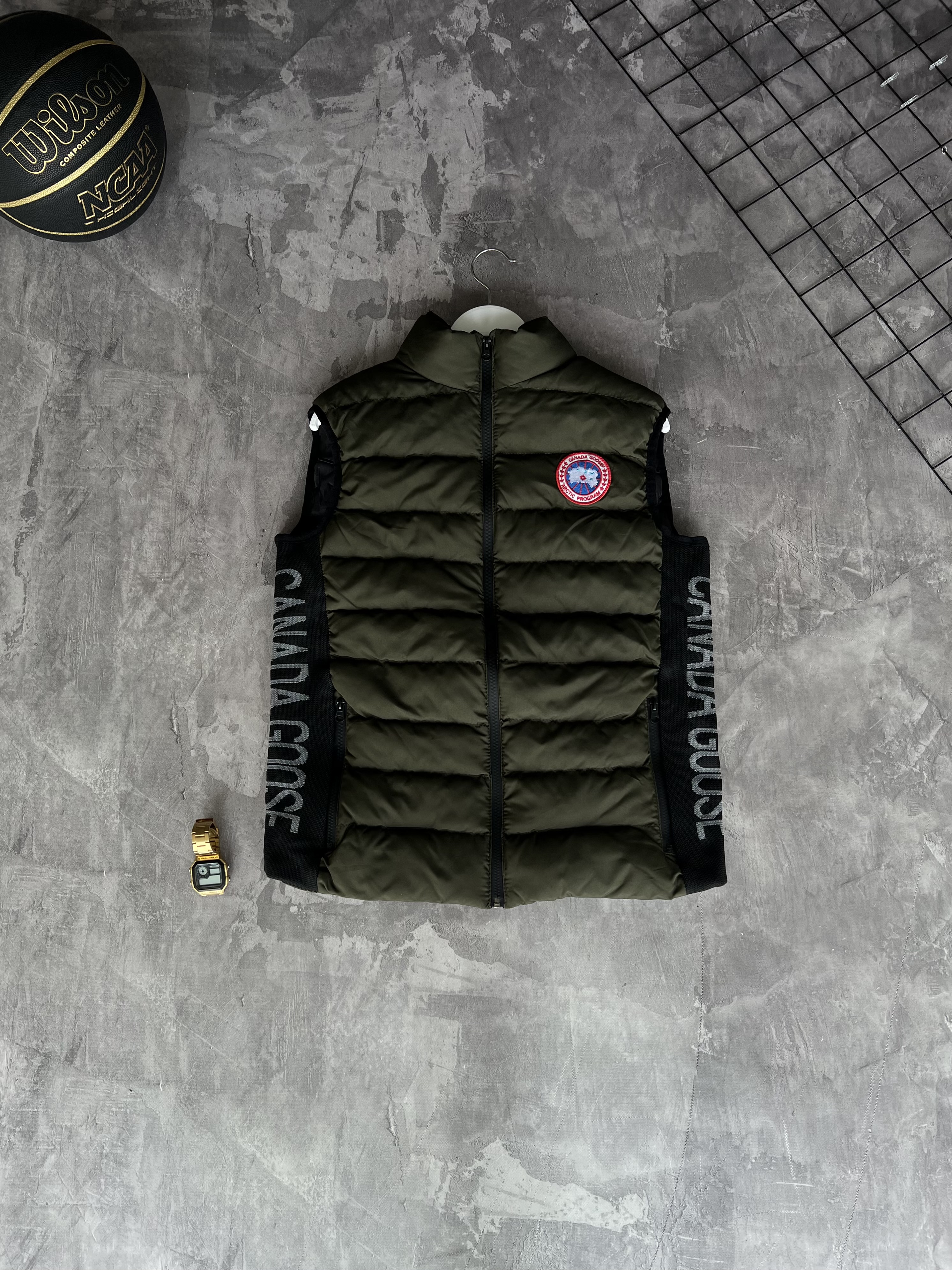 Жилет Canada Goose — головне фото товару