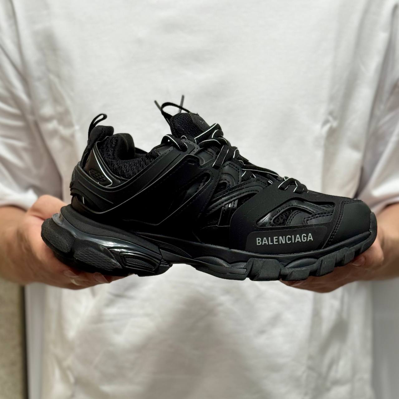 Track Triple Black