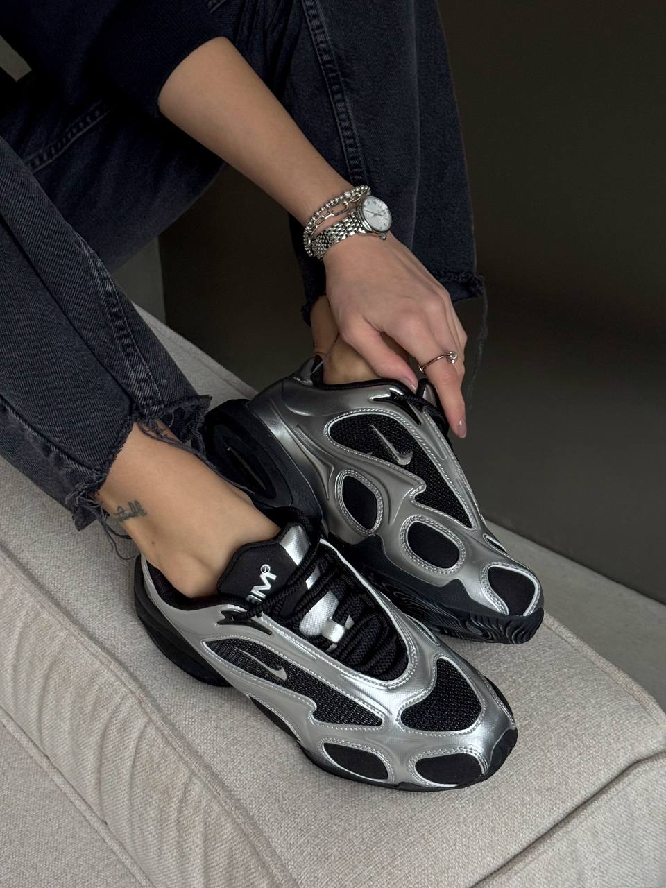 Nike WMNS AIR MAX MUSE BLACK / METALLIC SILVER