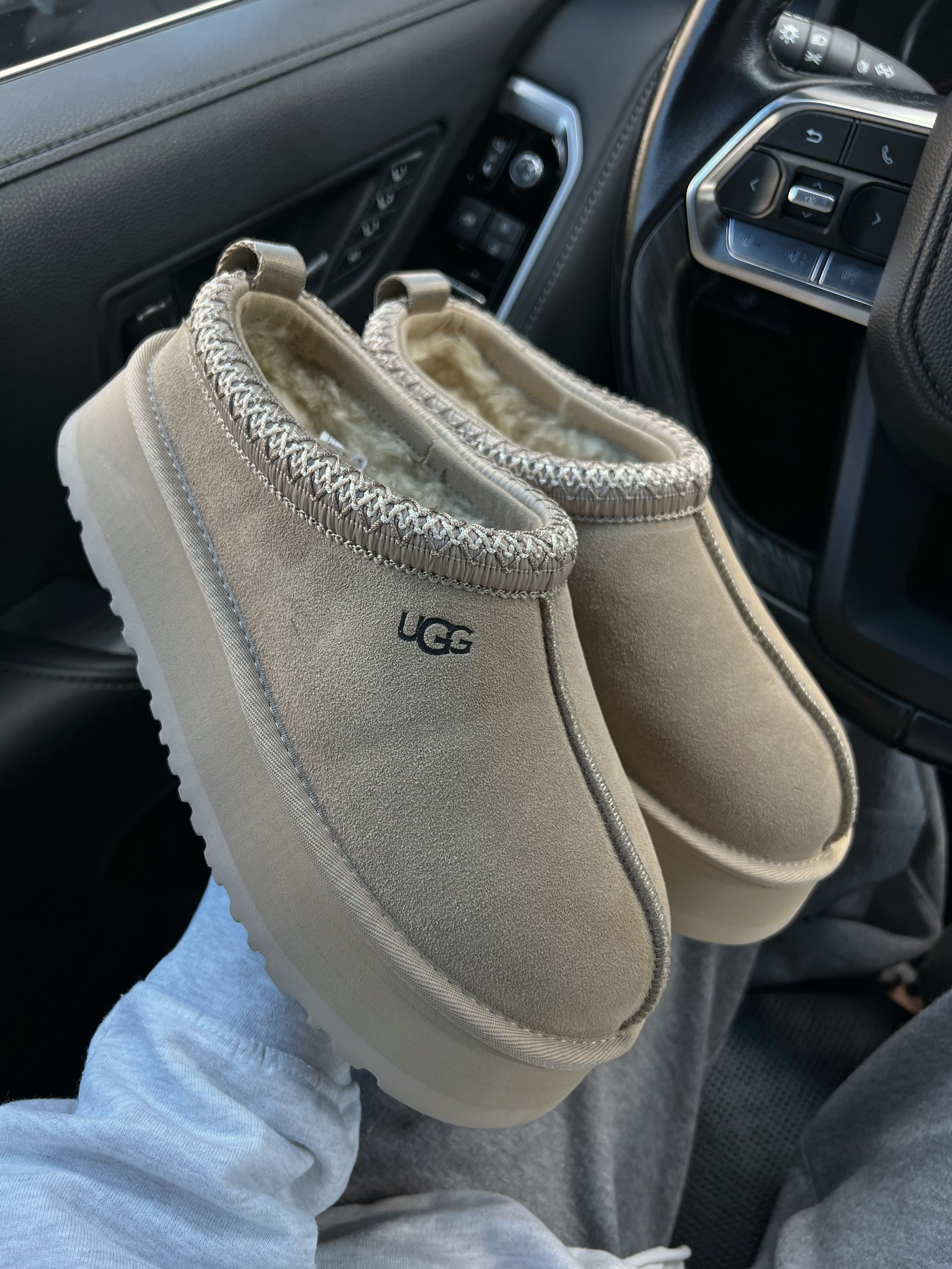 UGG Tasman Platform Beige