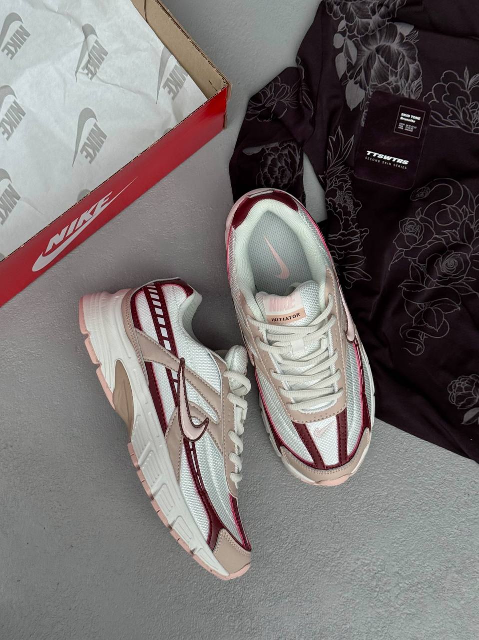 Nike Initiator Beige/Pink — головне фото товару