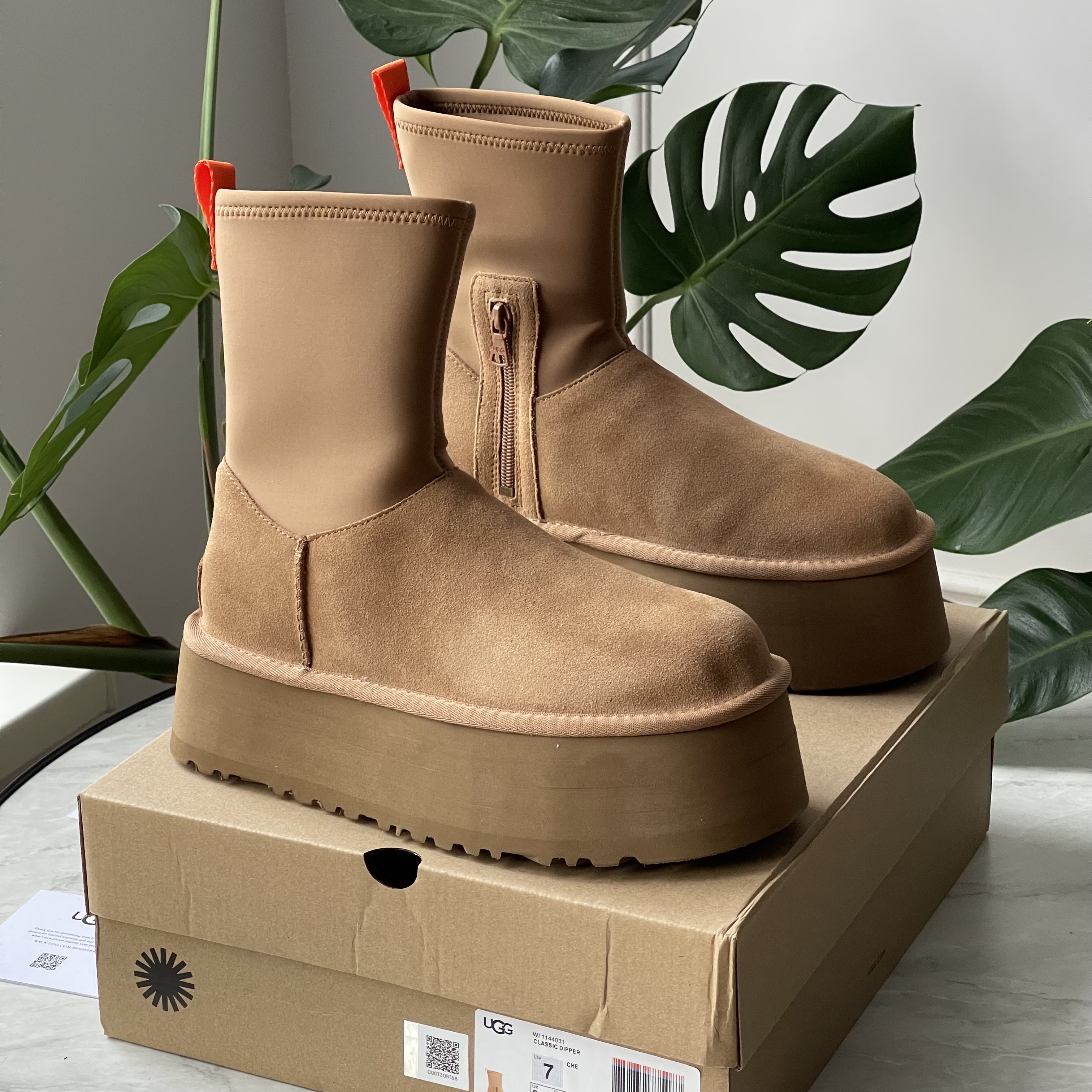 UGG Classic Dipper Boot Chestnut