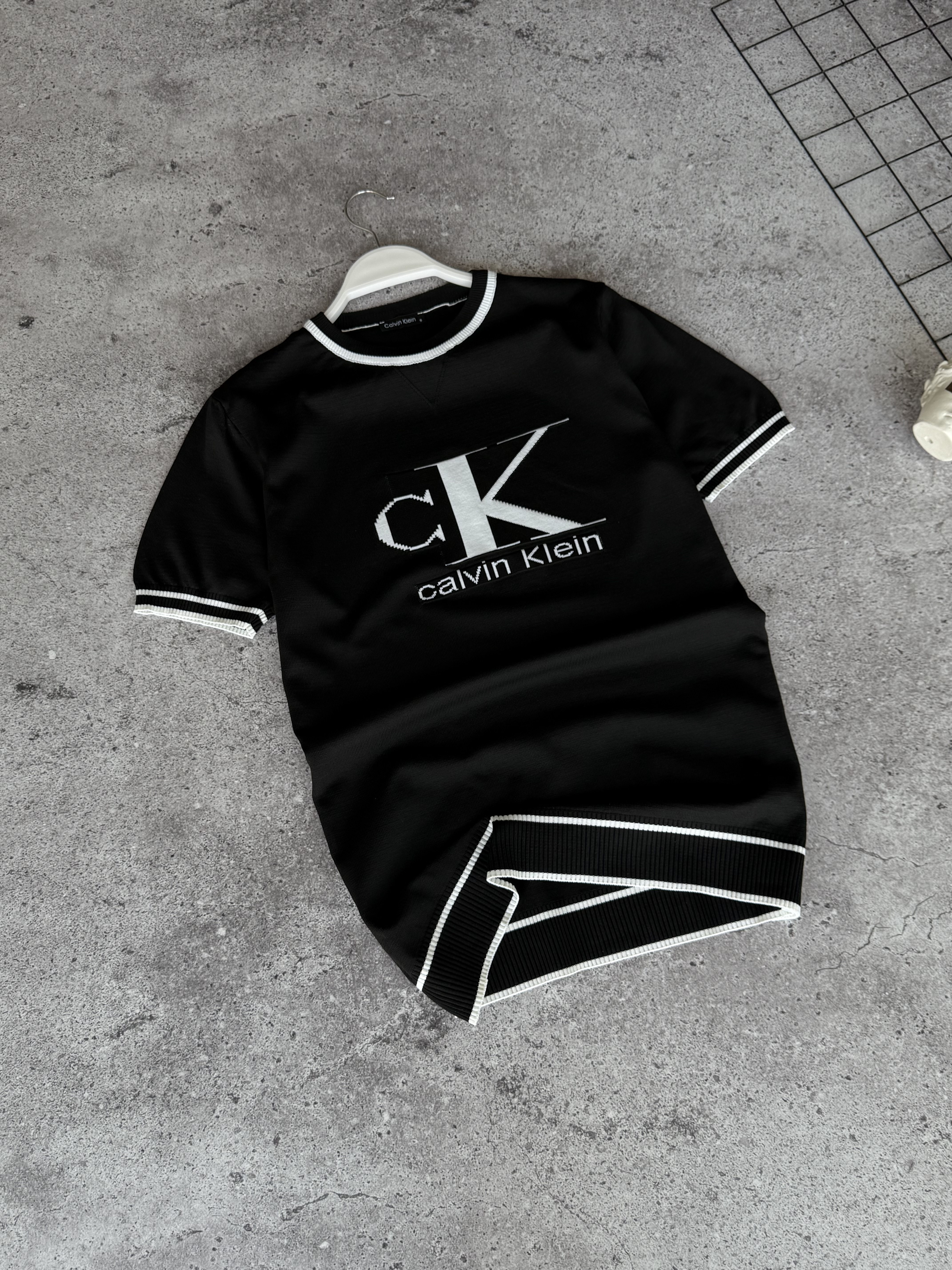 Футболка Calvin Klein — головне фото товару