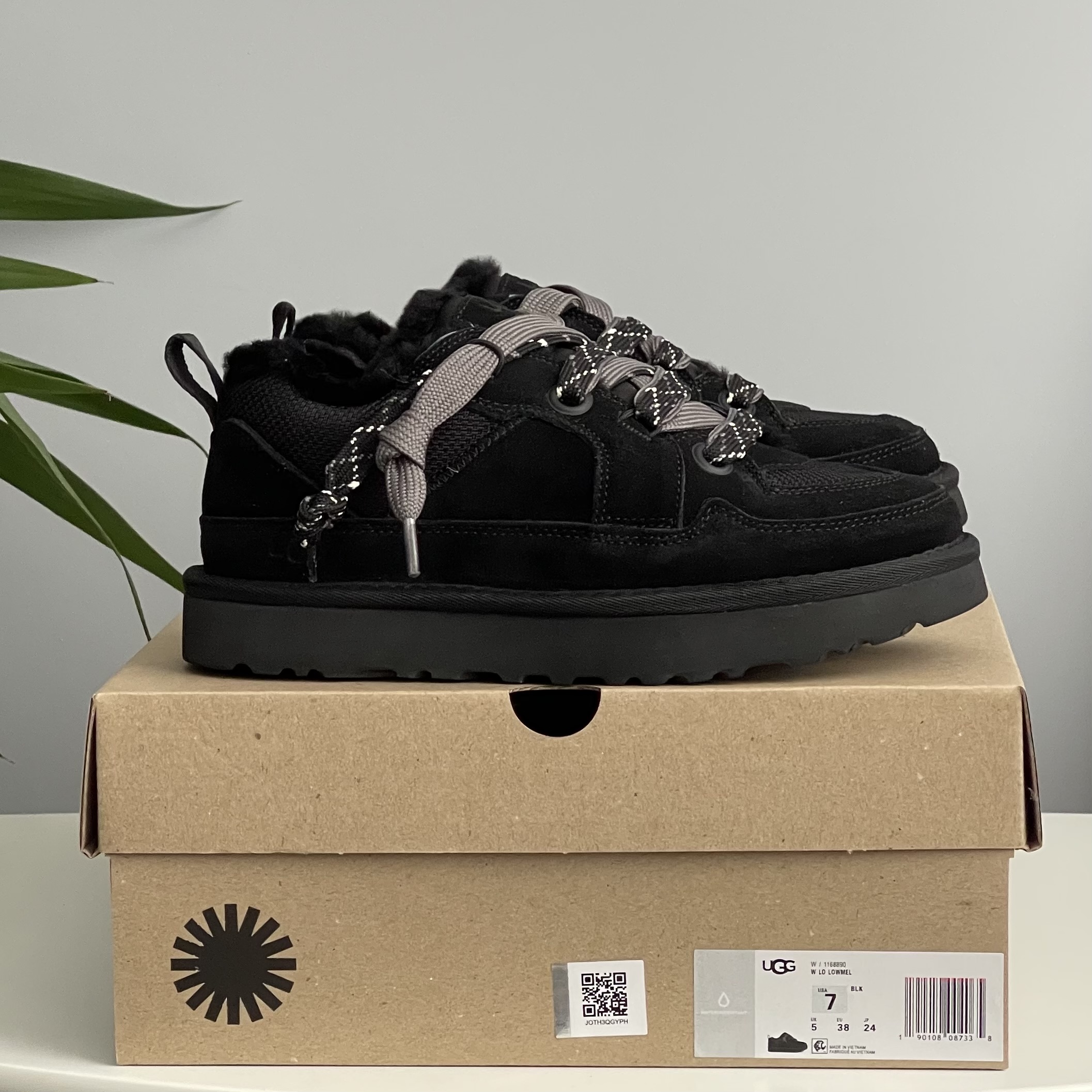 UGG Lo Lowmel Sneaker Black Fur