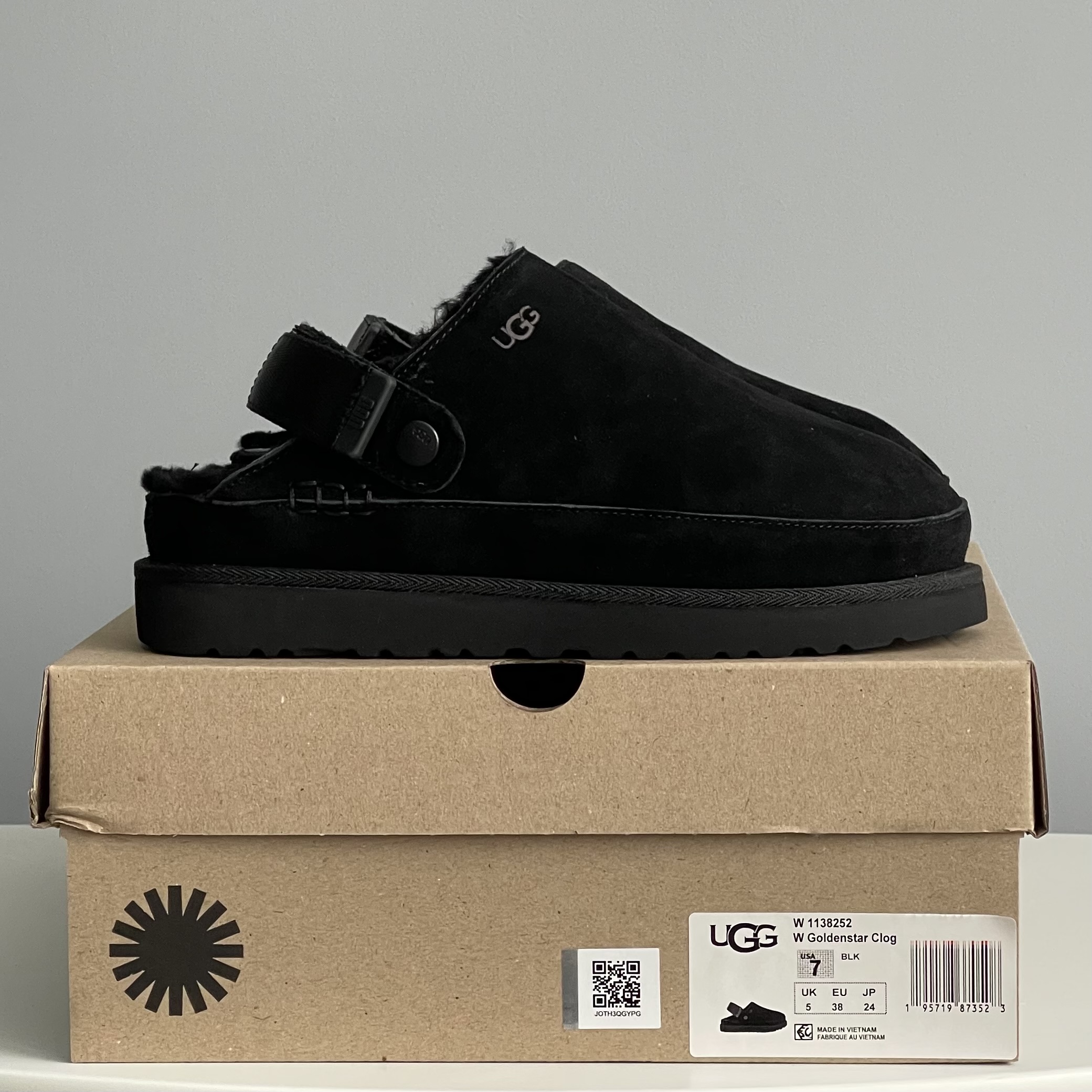 UGG Goldenstar Clog Black