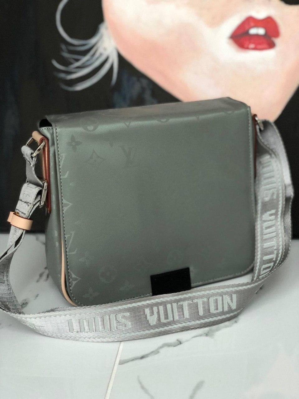 Сумка Louis Vuitton — головне фото товару