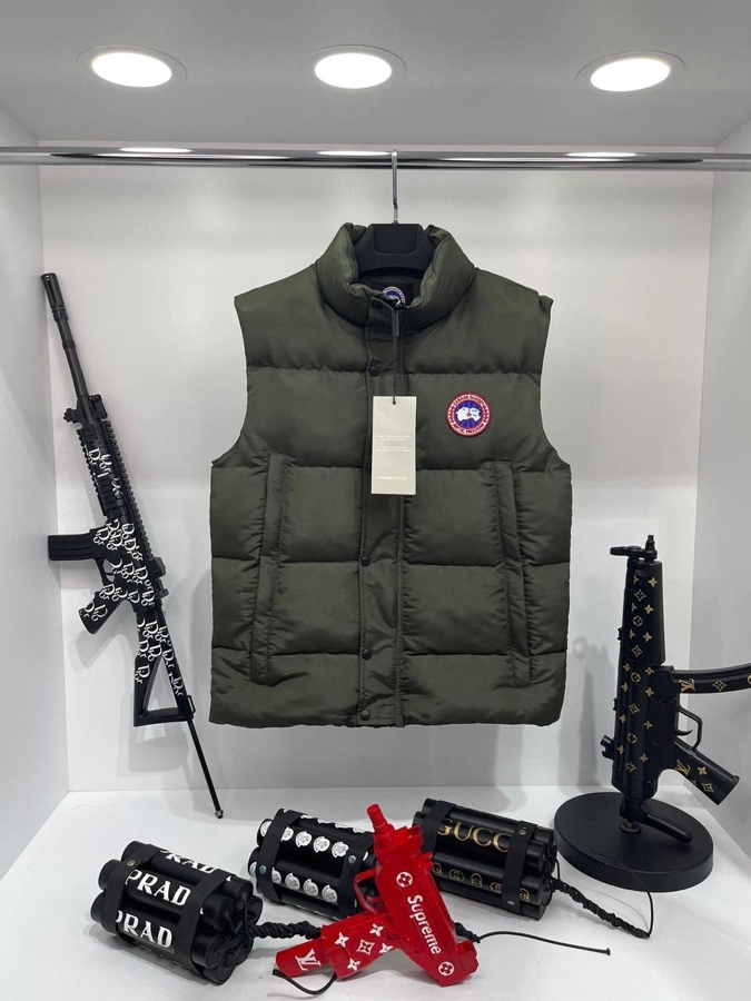 Жилет Canada Goose — головне фото товару