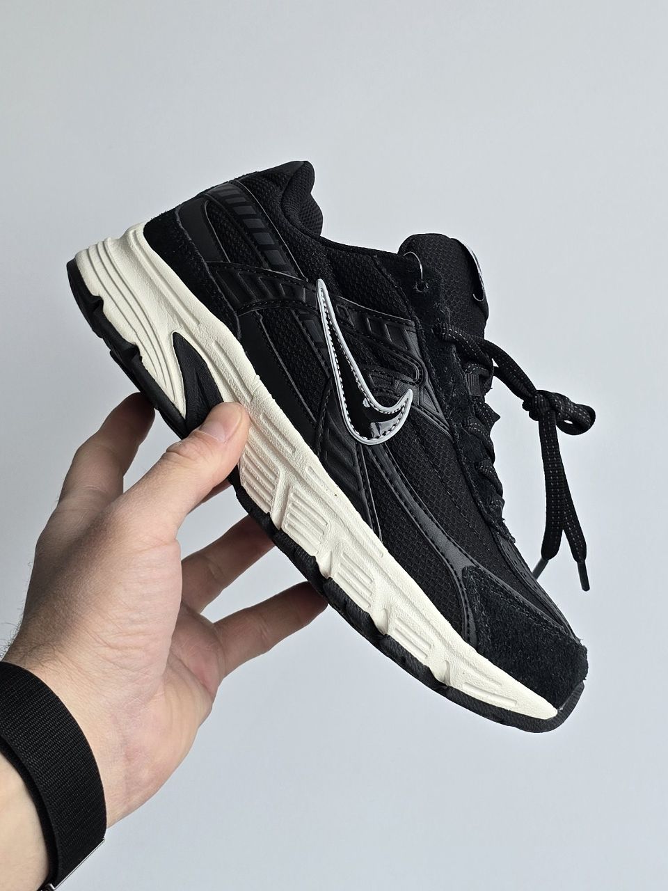 Nike Initiator White Black — головне фото товару