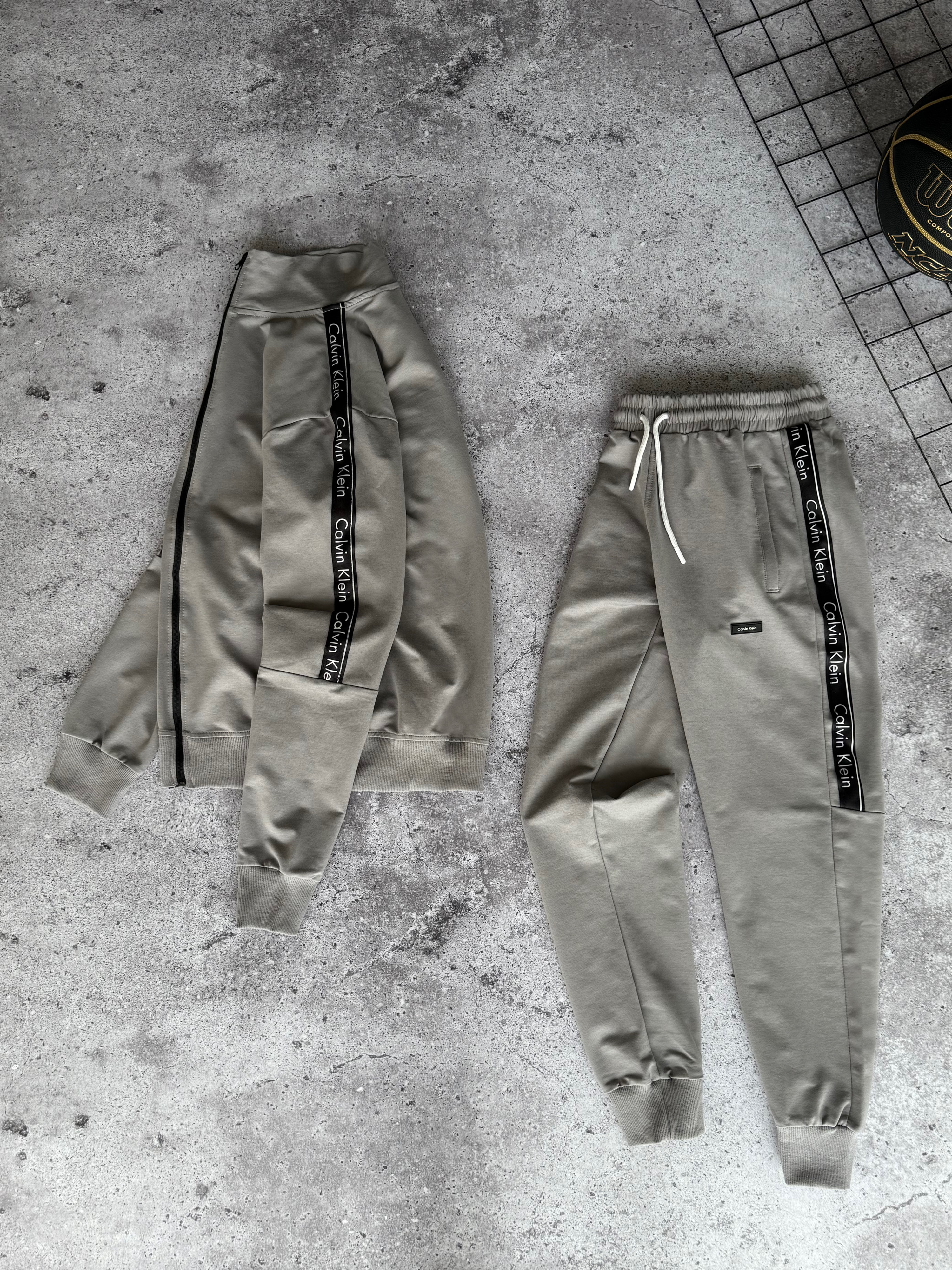 Костюм Calvin Klein — головне фото товару