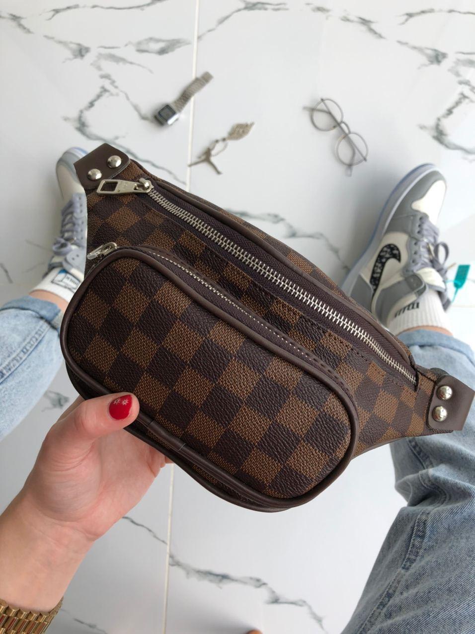 Сумка Louis Vuitton мужская металлическая стильная и вместительная с плечевым ремнем на молнии сумочка