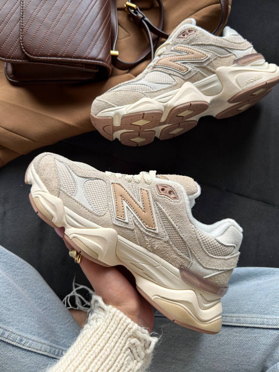 New Balance 9060 beige — головне фото товару
