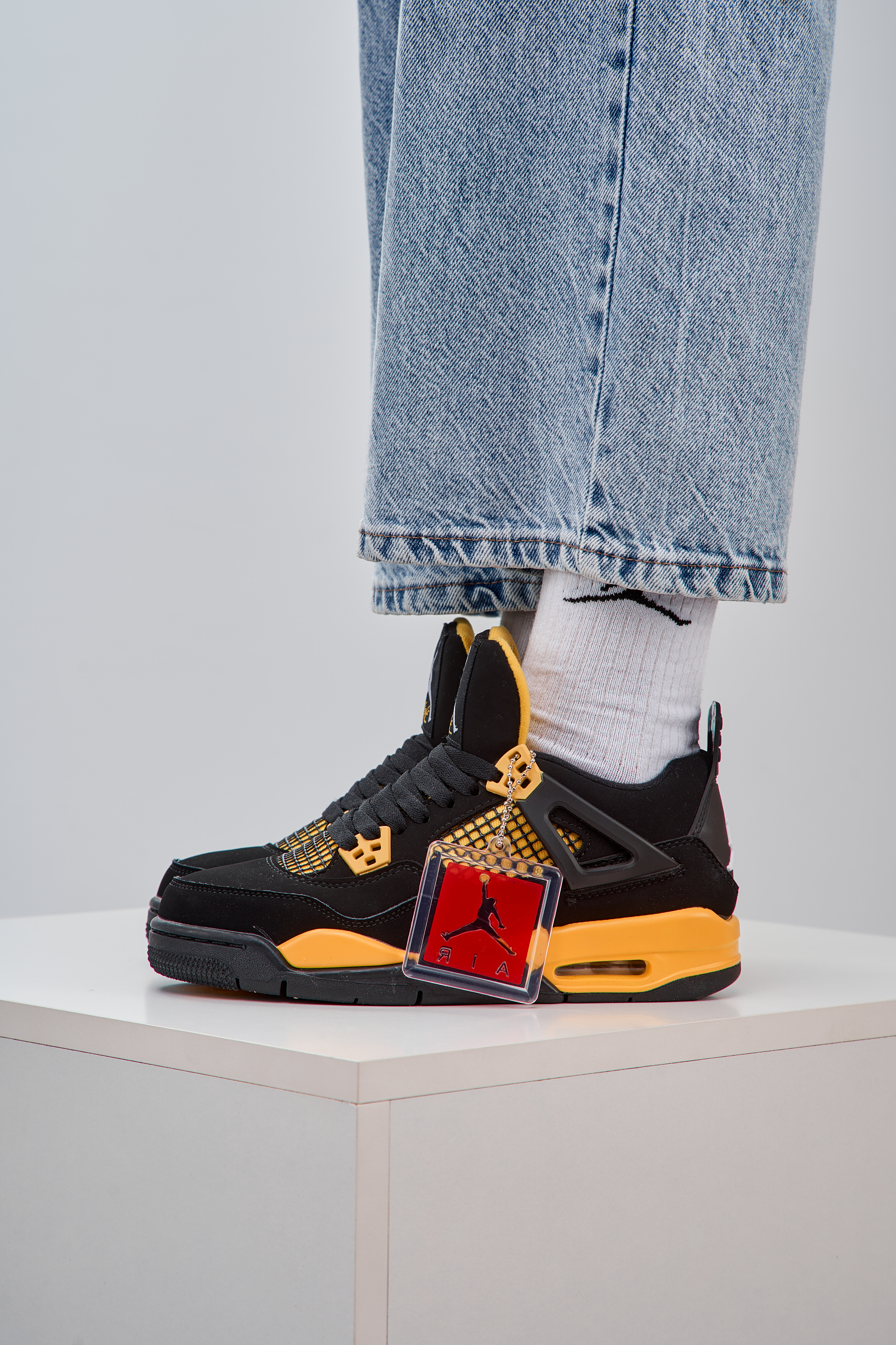 Nike Air Jordan 4 Retro Thunder — головне фото товару