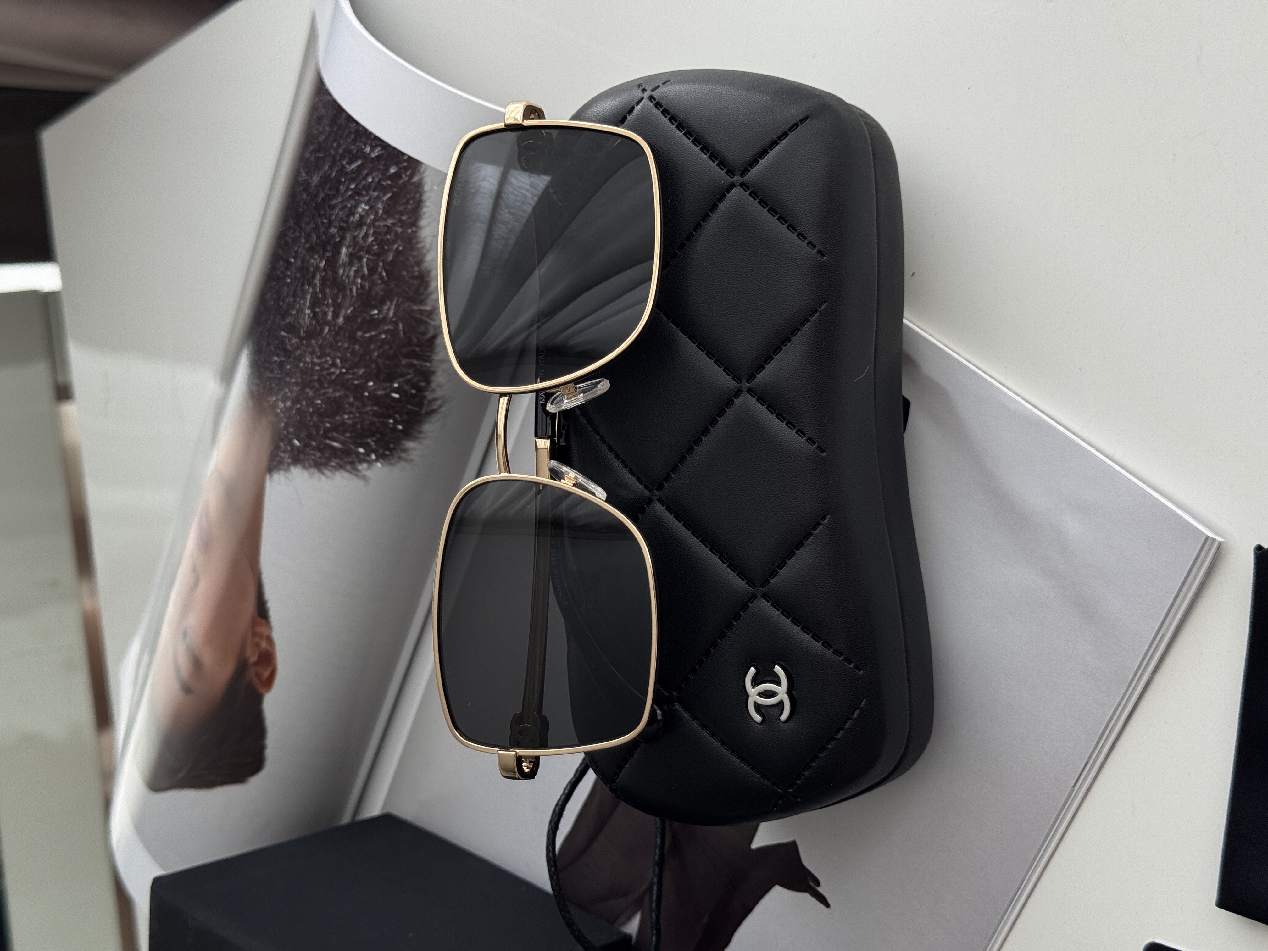Chanel Black/Gold 2219 C.124 S 56/18/142