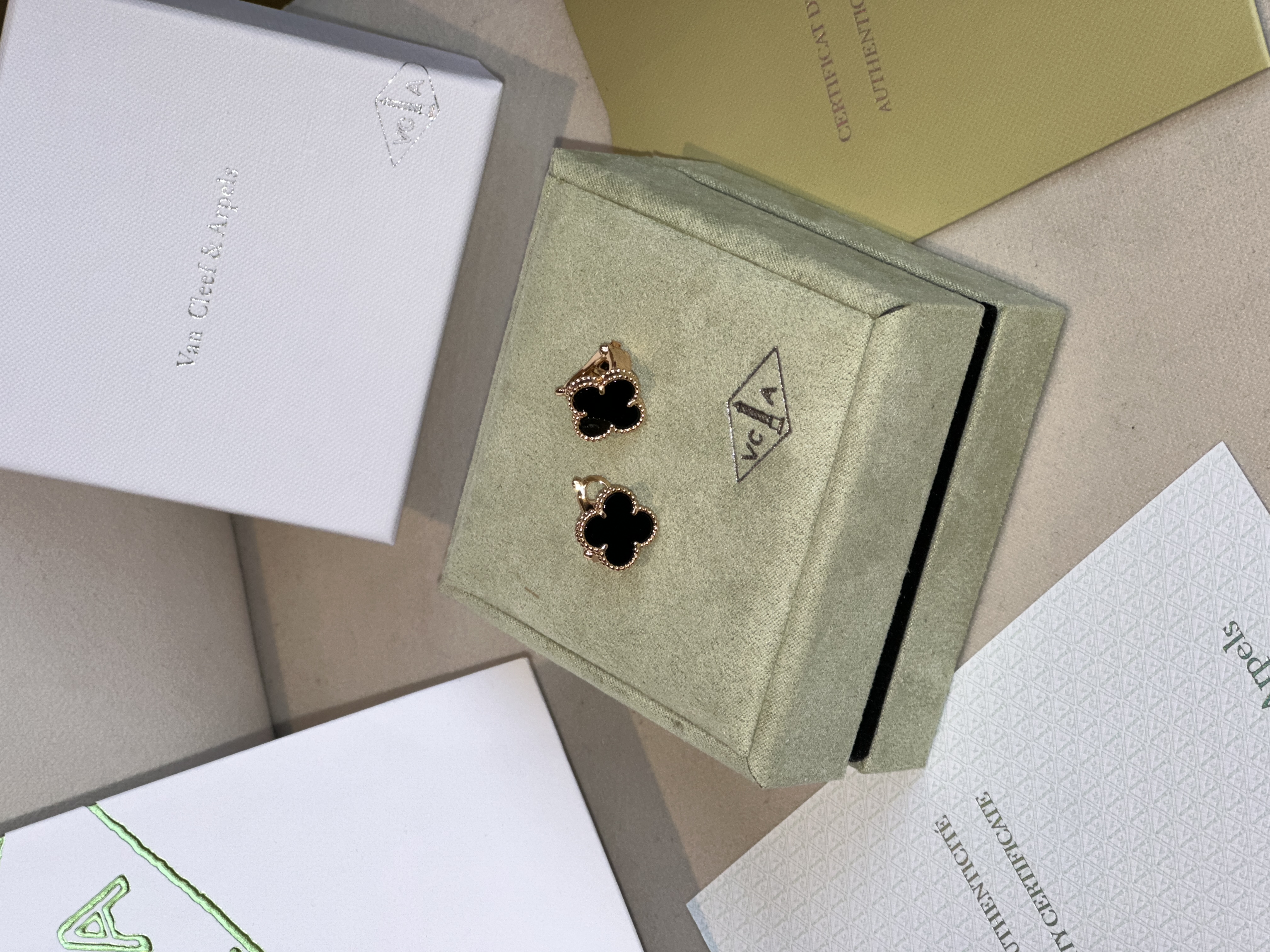 Van Cleef & Arpels Earrings Vintage Alhambra Onyx K18 Yellow Gold