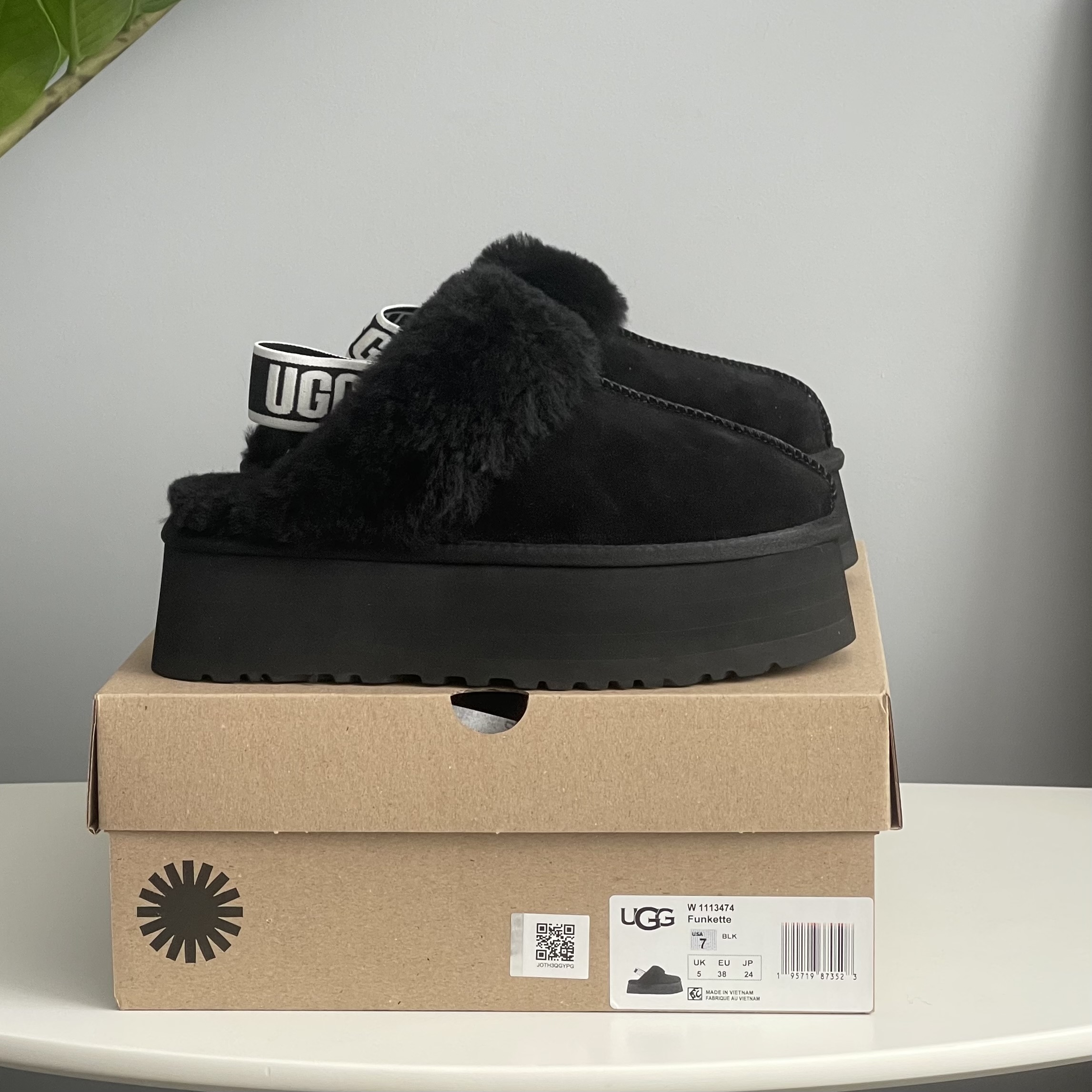 UGG Funkette Slipper Platform Black