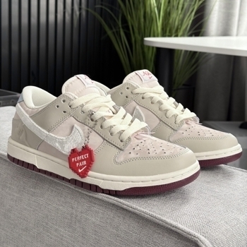 Nike Nike SB Dunk Valentines Day Beige