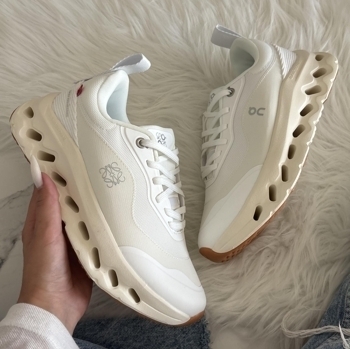 ON Loewe x ON Cream White 📦