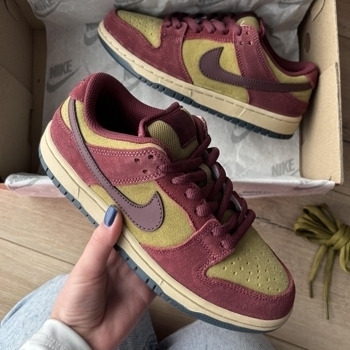 Nike Nike SB Dunk Low Dark Team Red Olive