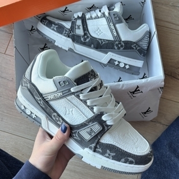 Louis Vuitton Louis Vuitton Trainer Grey White