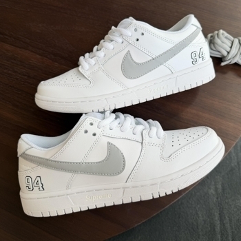 Nike Nike SB Dunk Low x Supreme White Grey