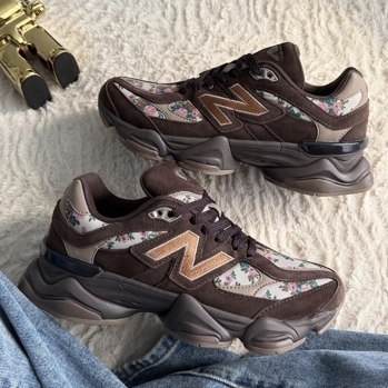 New Balance New Balance 9060 Atmos Pink