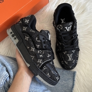 Louis Vuitton Louis Vuitton Trainer Black Grey Logo