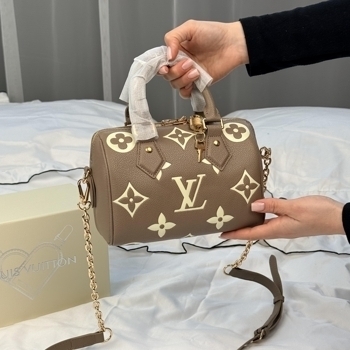 Louis Vuitton Louis Vuitton Speedy Bandouliete 20 Beige Monogram