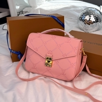 Louis Vuitton Louis Vuitton Pochette Metis Pink / Gold