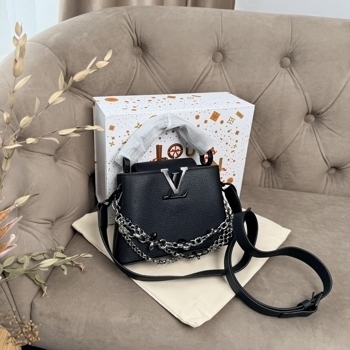 Louis Vuitton Louis Vuitton Capucines Mini Black