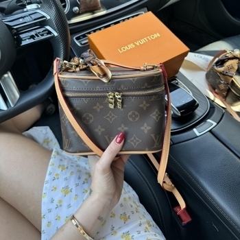 Louis Vuitton Louis Vuitton Premium