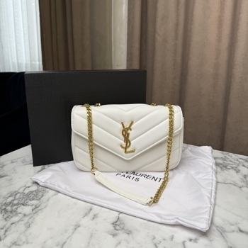 Saint Laurent Saint Laurent Loulou Medium Bag in White Quilted Leather with Gold-Tone Hardware)