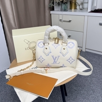 Louis Vuitton Louis Vuitton Speedy Bandouliere 20 Ivory /Light Purple Monogram