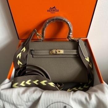 Hermes Hermès Kelly Mini 19 Bag in Beige Leather with Gold Hardware