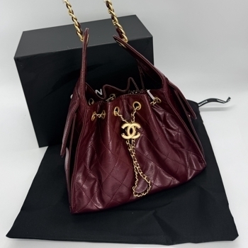 Chanel Chanel 25 Bag Bordo with Gold Hardware