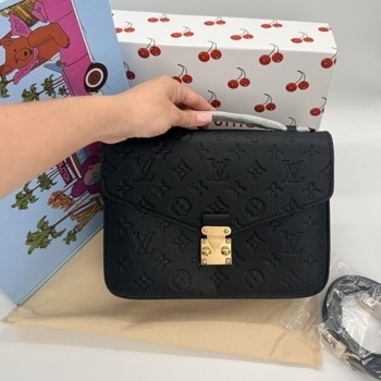 Louis Vuitton Louis Vuitton Pochette Metis East West Black