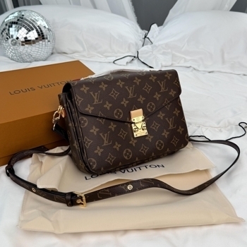 Louis Vuitton Pochette Métis Monogram Brown