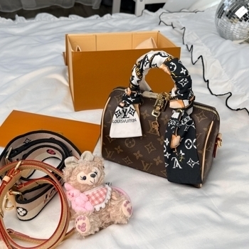 Louis Vuitton Louis Vuitton Speedy Bandouliere 20 Monogram Canvas