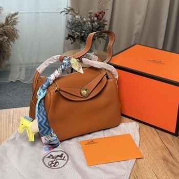 Hermes Hermes Lindy 26 Gold Clemence with Gold Hardware