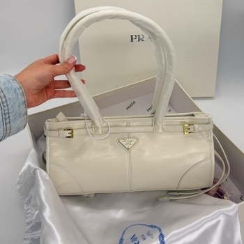 Prada Prada Bonnie Soft Lux Cream Leather Handbag, фото 3