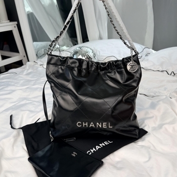 Chanel Chanel 22 Bag Black Shiny Calfskin / Silver